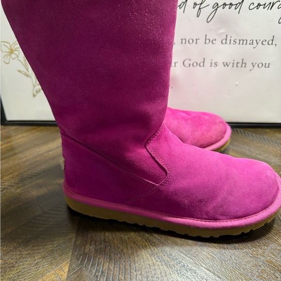 UGG Fuchsia Suede Women's Boots SZ 6- Box11 - Picture 2 of 7